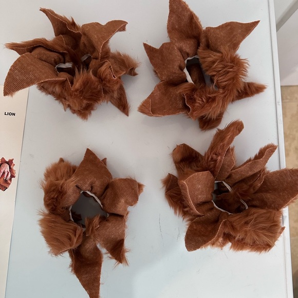 Adult Lion Costume. Unisex. Size XS - Picture 3 of 7